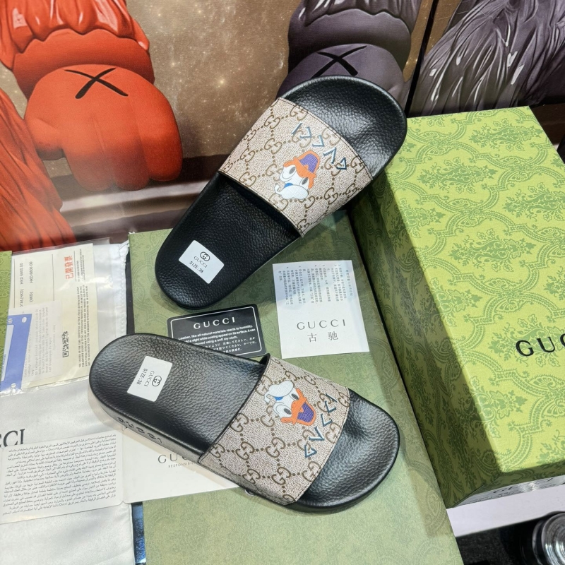 G*u*i slippers